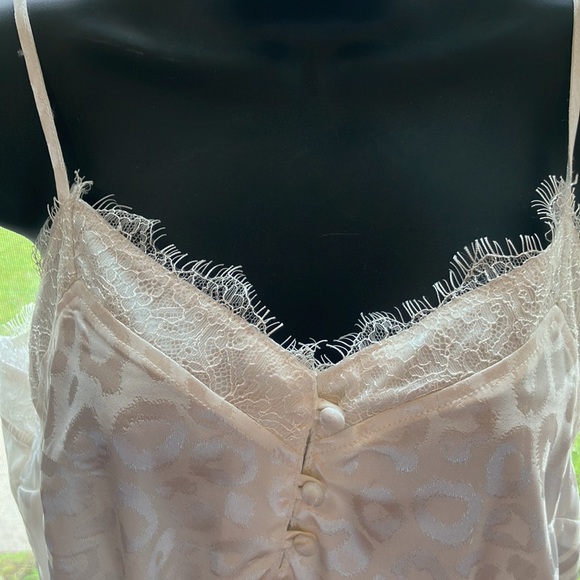 Tank - Picture 2 of 4